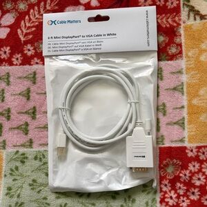 White Mini DisplayPort to VGA Cable